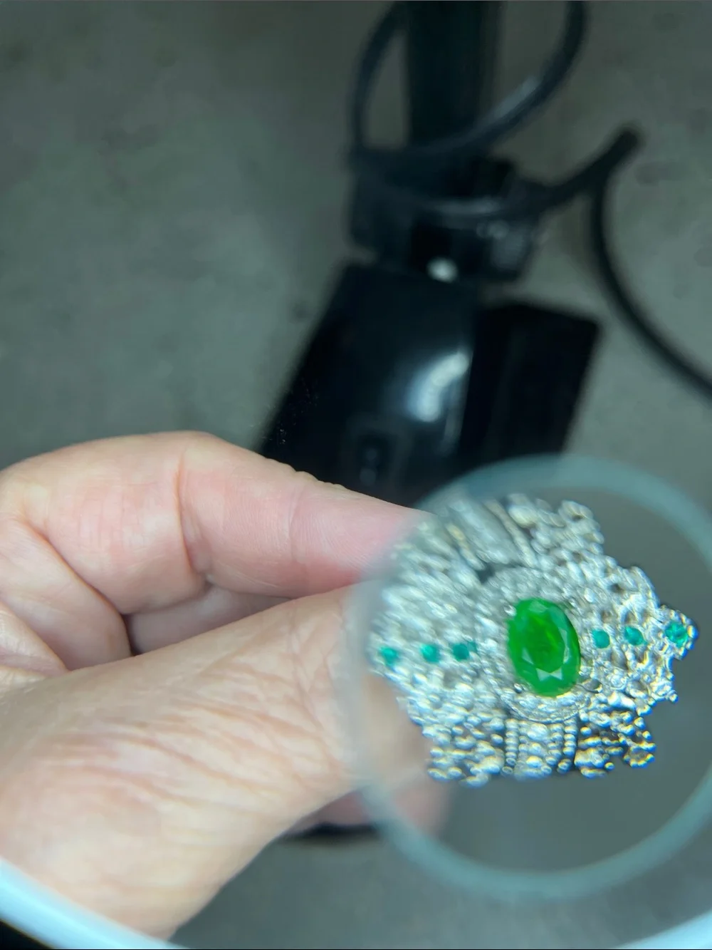 VINTAGE INSPIRED OPENWORK EMERALD GREEN CRYSTAL COCKTAIL RING SIZE 6